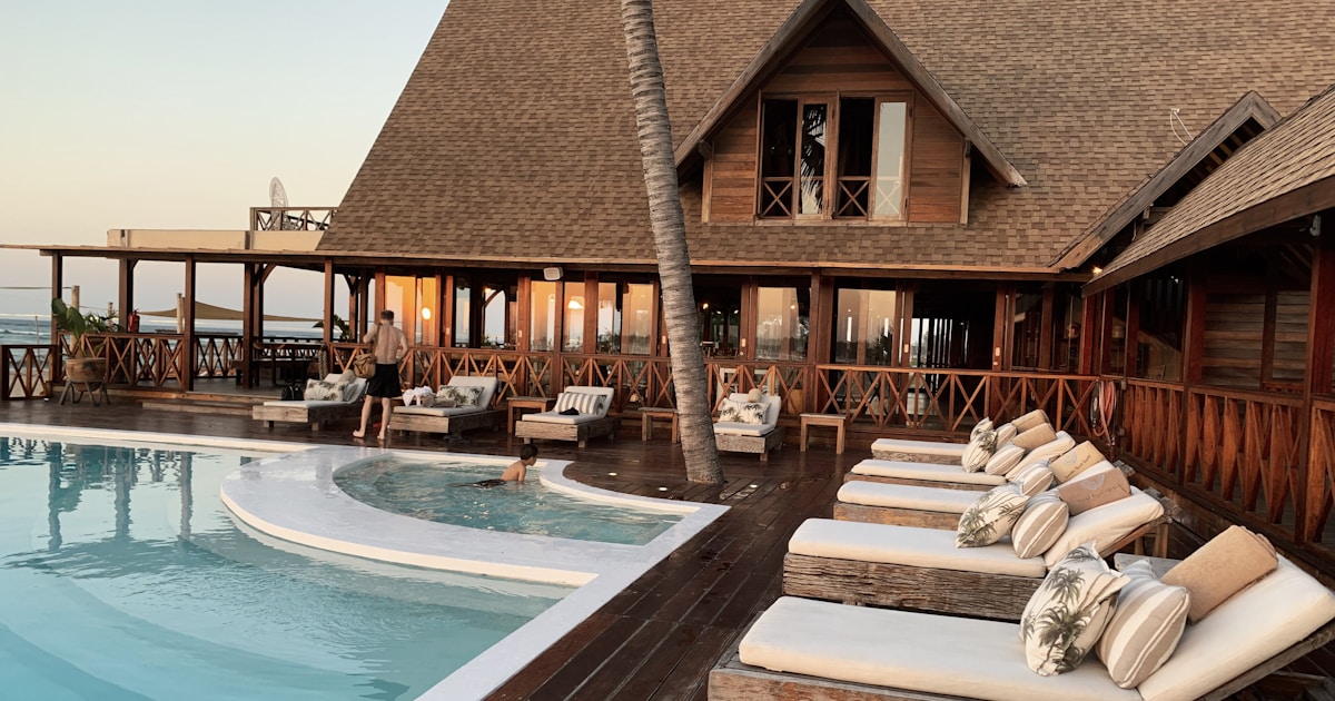 AI Phone Agent for Hotels: Automate Reservations and Guest Inquiries